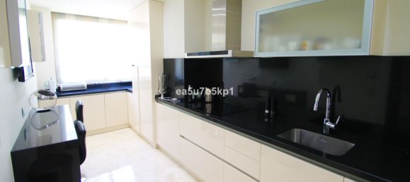 3 bedrooms Apartment in Benahavis, Spain No. 111752 32