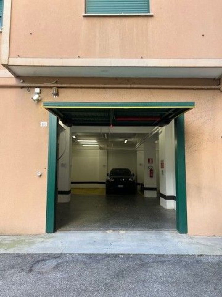 13m² Garage in Genoa, Italy No. 166299