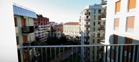 Apartamento de 2 dormitorios en Milan, Italy No. 381255 21