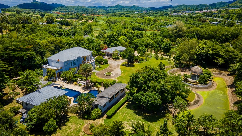 8 bedrooms Commercial property in Bang Sare, Thailand No. 7789