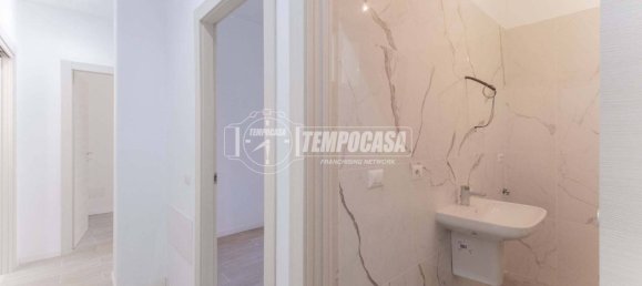 2 bedrooms Apartment in Milan, Italy No. 319882 11