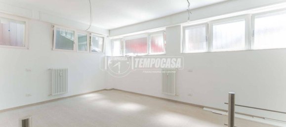 2 bedrooms Apartment in Milan, Italy No. 319882 3