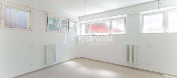 2 bedrooms Apartment in Milan, Italy No. 319882 5