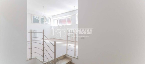 2 bedrooms Apartment in Milan, Italy No. 319882 2