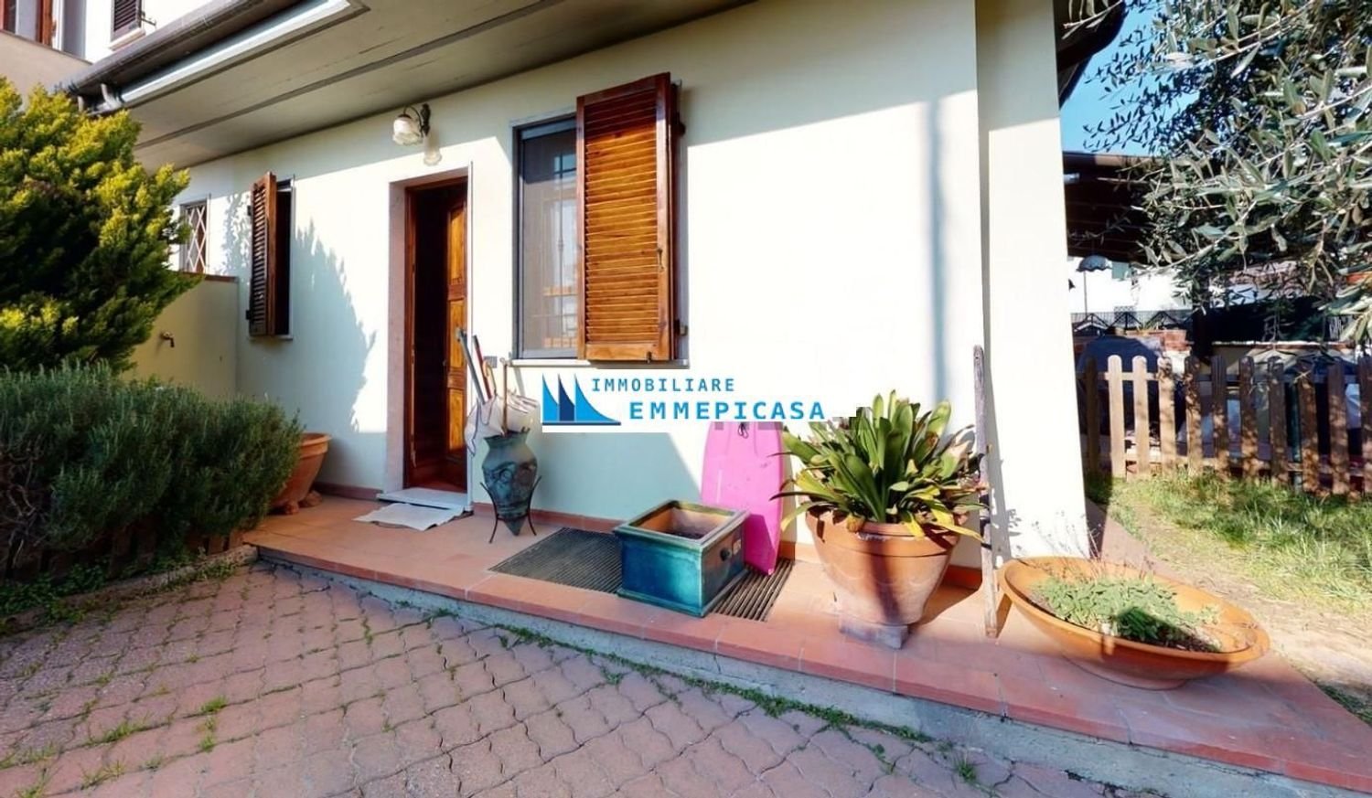 5 rooms House in Massa, Italy No. 85053