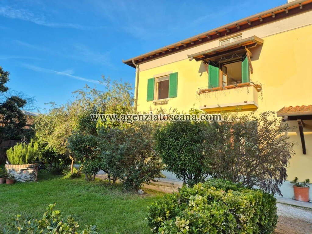 2 bedrooms Apartment in Forte dei Marmi, Italy No. 283313