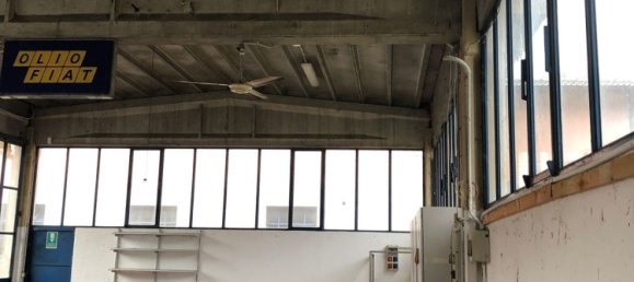 130m² Warehouse in Cremenaga, Italy No. 186957 3