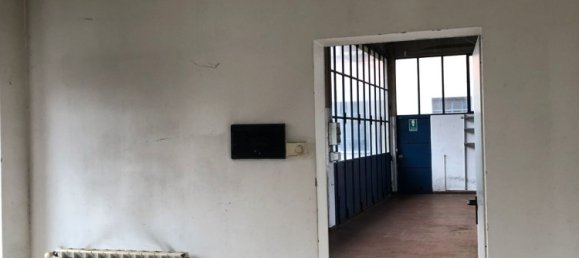 130m² Warehouse in Cremenaga, Italy No. 186957 5