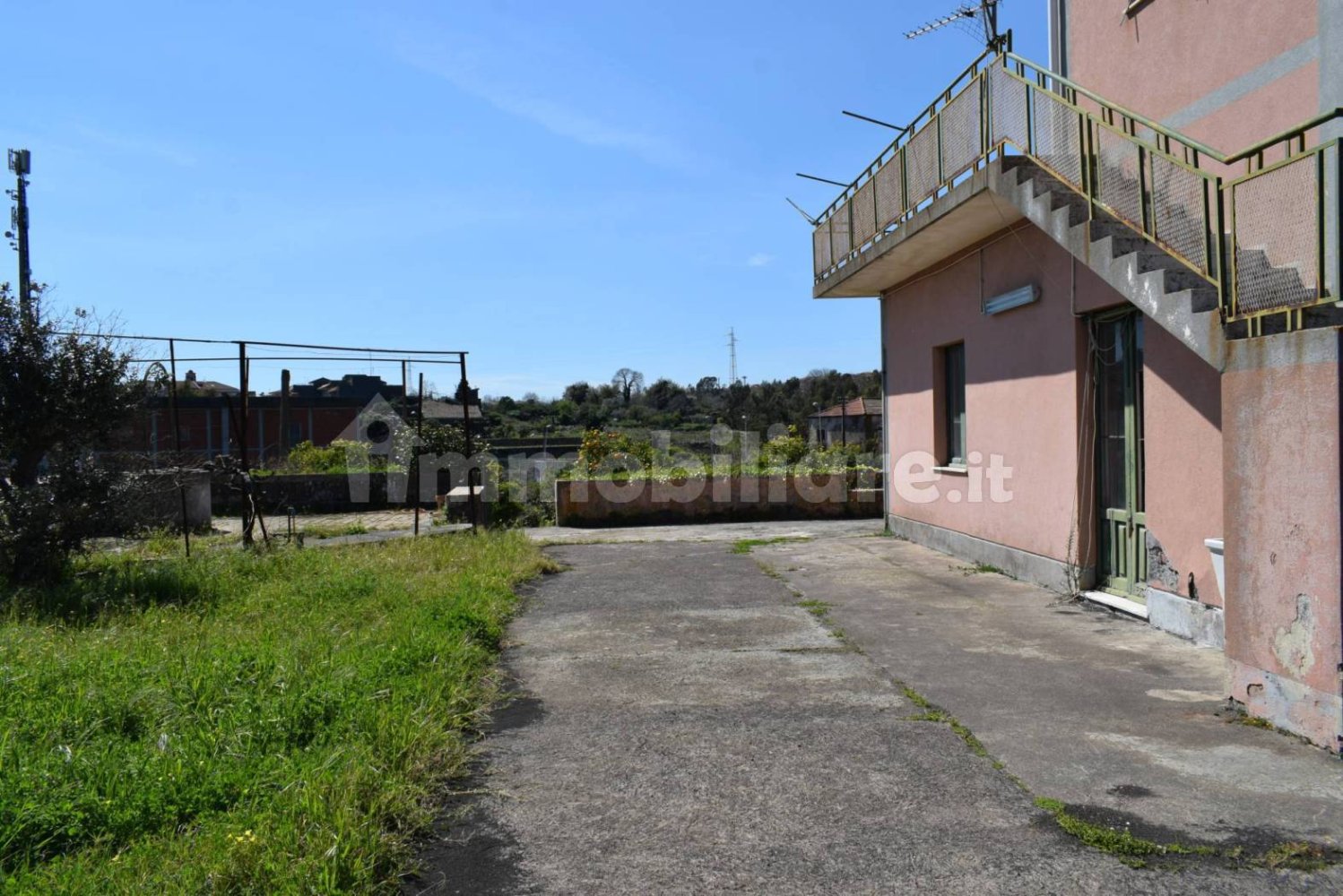 Здание с 5 комнатами в Ачиреале, Италия № 373026