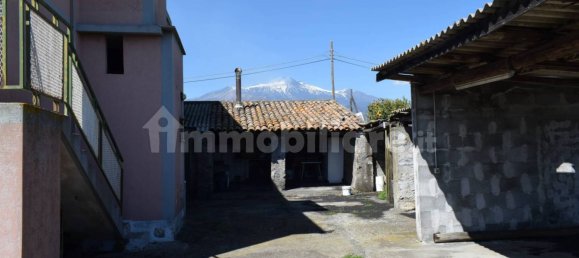 Здание с 5 комнатами в Ачиреале, Италия № 373026 5