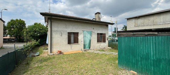 8 rooms House in Cittadella, Italy No. 2046 3