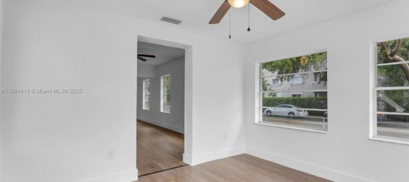 245.82m² Land for sale in Miami, Miami-Dade, Florida, USA № 614242 5