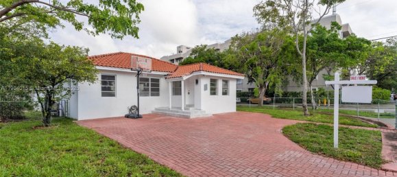 245.82m² Land for sale in Miami, Miami-Dade, Florida, USA № 614242 3