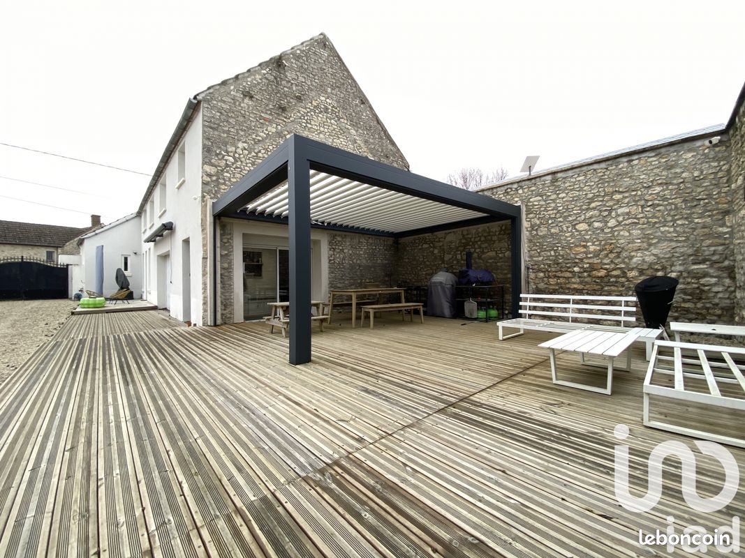 Дом с 4 спальнями в Луаре, Франция № 40075