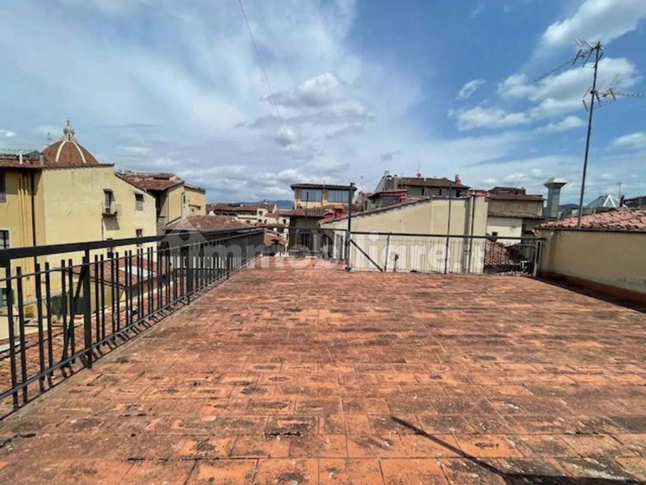 13 bedrooms Apartment in Florence, Italy No. 12177