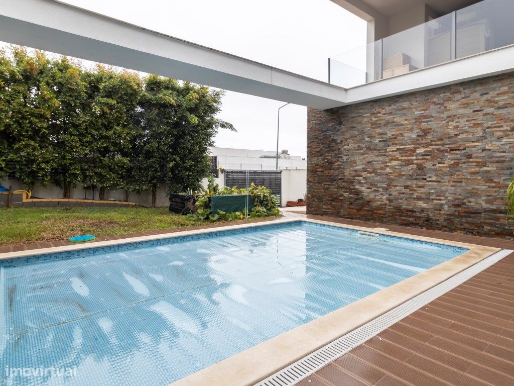 4 bedrooms House in Almada, Portugal No. 144745