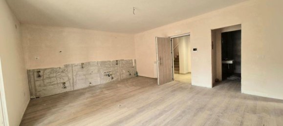 3 rooms Apartment in Caivano, Italy No. 114357 3