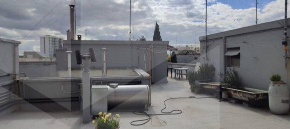 Apartamento de 5 divisões em Bari, Italy N.º 33849 33