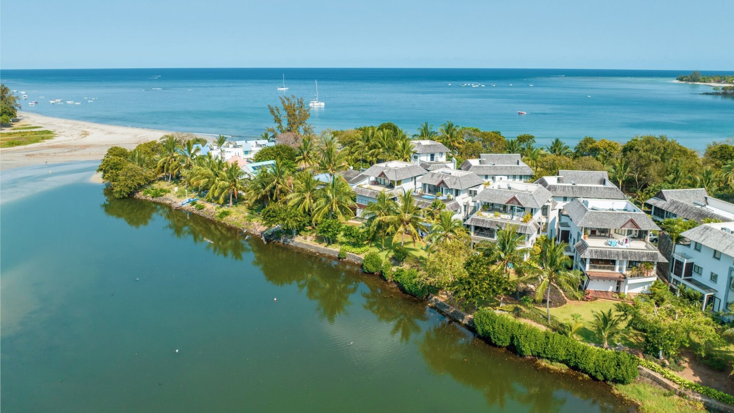 4 bedrooms Apartment in Tamarin, Mauritius No. 135