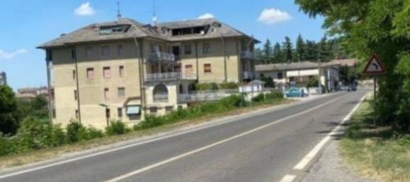 3 rooms Apartment in Godiasco Salice Terme, Italy No. 141784 3