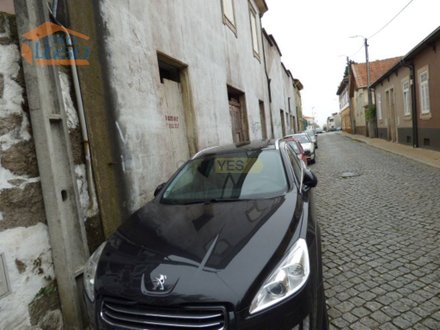 690m² Building in Vila Nova de Gaia, Portugal No. 83623