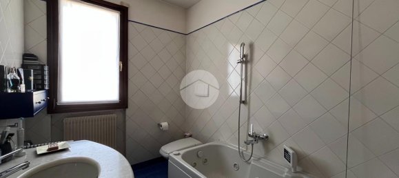3 bedrooms Apartment in Silea, Italy No. 142819 7