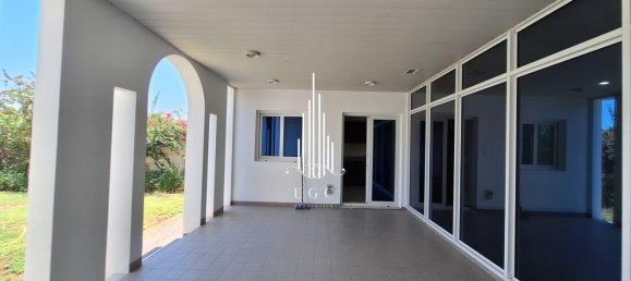 5 bedrooms Villa in Abu Dhabi, UAE No. 23038 9