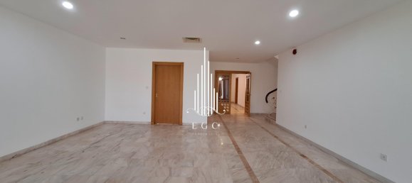 5 bedrooms Villa in Abu Dhabi, UAE No. 23038 4