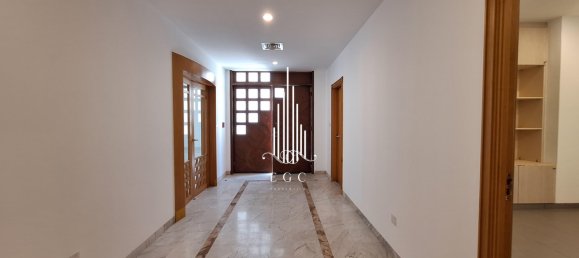 5 bedrooms Villa in Abu Dhabi, UAE No. 23038 14