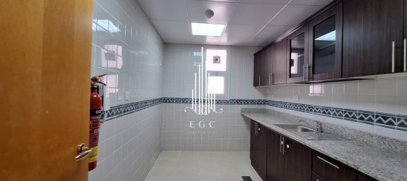 5 bedrooms Villa in Abu Dhabi, UAE No. 23038 21