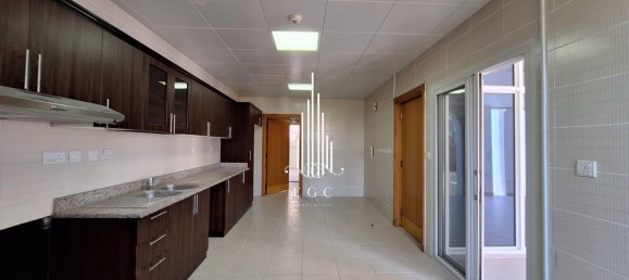 5 bedrooms Villa in Abu Dhabi, UAE No. 23038 29