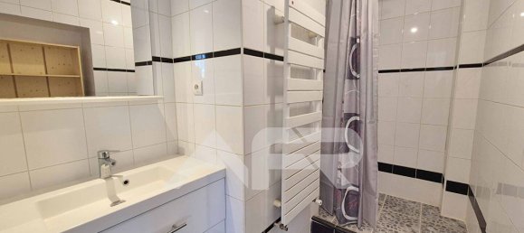 2 bedrooms House in Chatou, France No. 182799 10