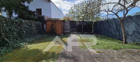 2 bedrooms House in Chatou, France No. 182799 4