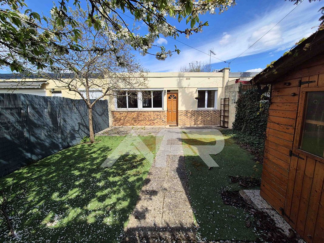 2 bedrooms House in Chatou, France No. 182799