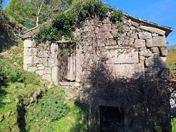 1500m² Land in Arcos de Valdevez, Portugal No. 93193