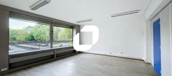 85m² Office in Croix, France No. 346116 4