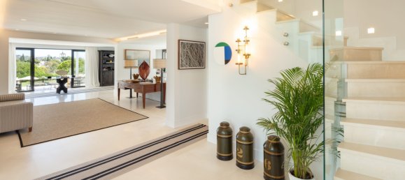 6 bedrooms Villa in Marbella, Spain No. 20479 5