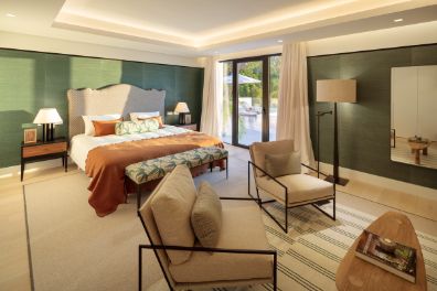 6 bedrooms Villa in Marbella, Spain No. 20479