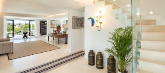 6 bedrooms Villa in Marbella, Spain No. 20479 9