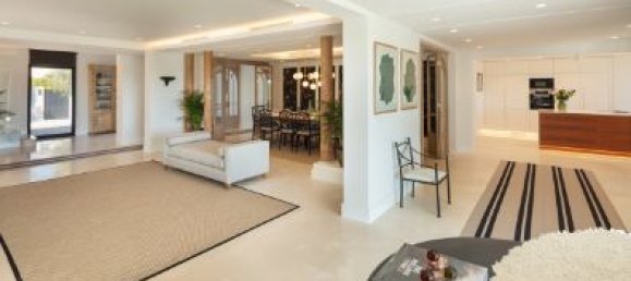 6 bedrooms Villa in Marbella, Spain No. 20479 18