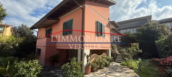 Вилла с 7 комнатами в Каррара, Италия № 260648 3