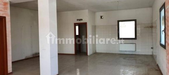 Gewerbliche Immobilie in Campodarsego, Italy 166m², Nr. 225580 3
