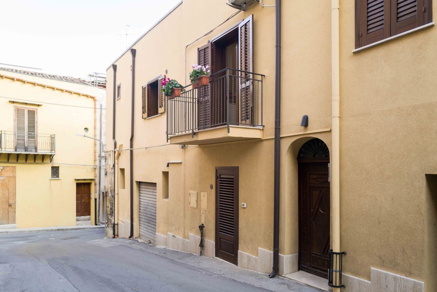 Дом с 7 комнатами в Кастелламмаре дель Гольфо, Италия № 253453