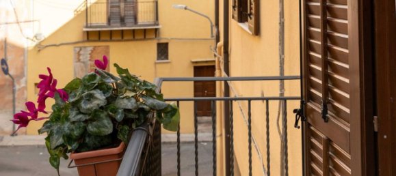 Дом с 7 комнатами в Кастелламмаре дель Гольфо, Италия № 253453 3