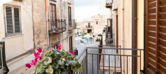 Дом с 7 комнатами в Кастелламмаре дель Гольфо, Италия № 253453 4