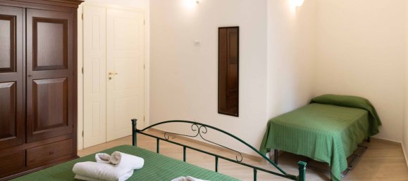 Дом с 7 комнатами в Кастелламмаре дель Гольфо, Италия № 253453 12