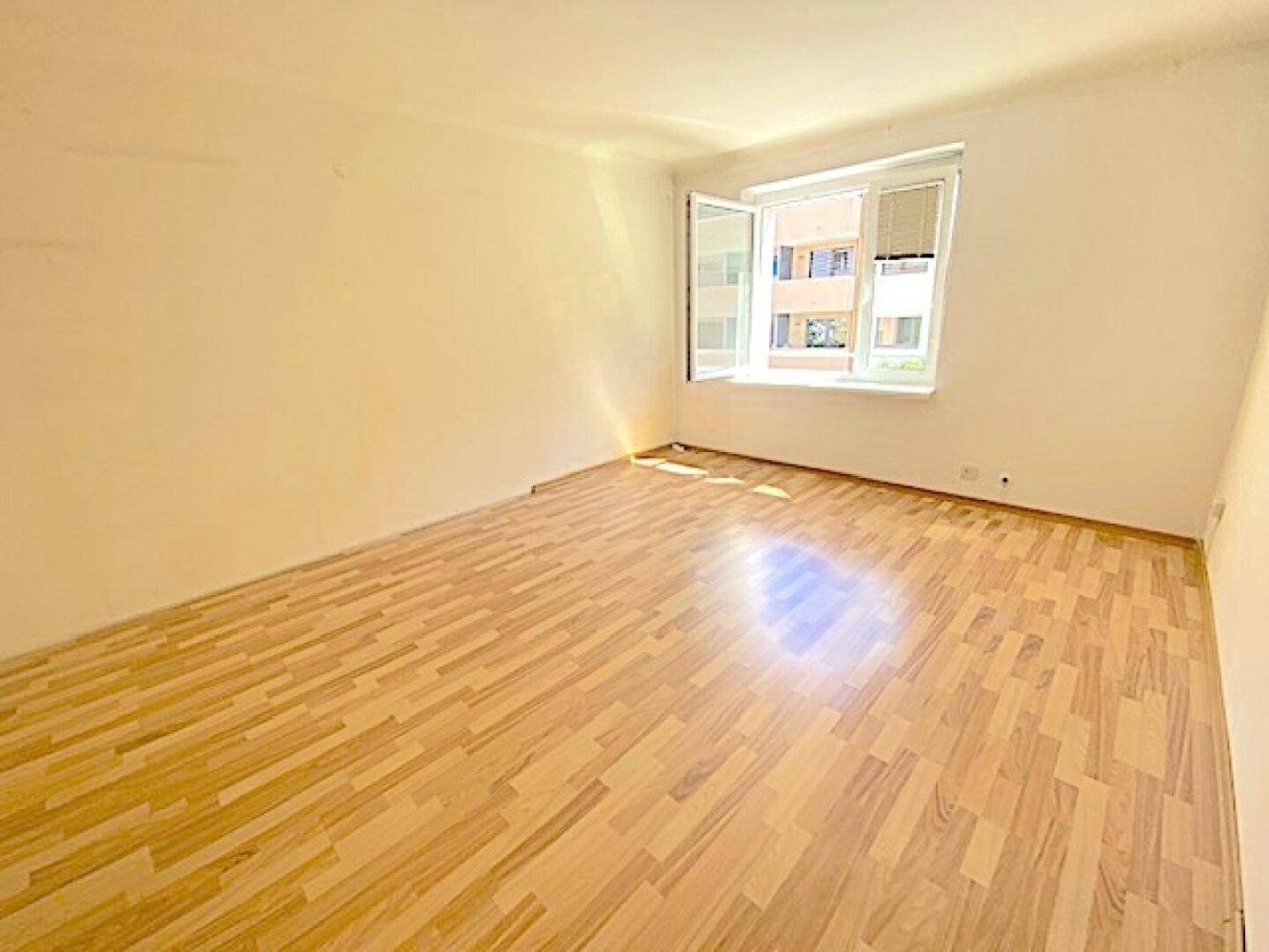Apartamento de 4 habitaciónes en Brigittenau, Austria No. 226813
