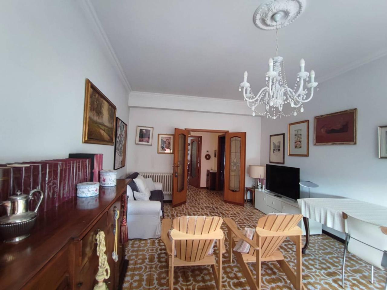 Apartamento de 5 habitaciónes en Silvi, Italy No. 18698