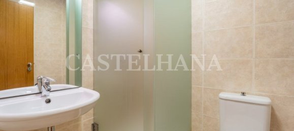 3 bedrooms Apartment in Porto, Portugal No. 97391 8