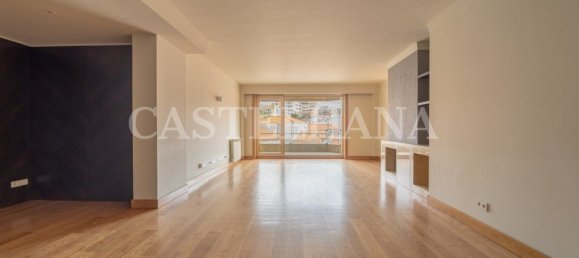 3 bedrooms Apartment in Porto, Portugal No. 97391 3